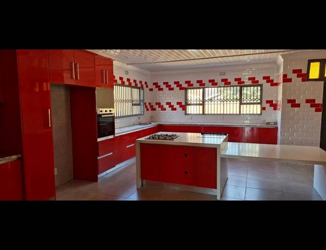 7 BEDROOM HOUSE FOR SALE IN SONNEVELD